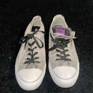 Women’s converse size 10